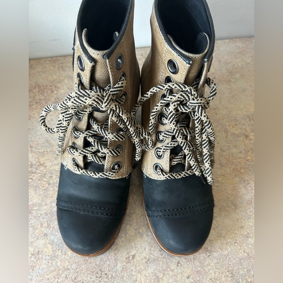 Sorel Joan of Arc Black Leather and Burlap like Canvas Wedge Boots size 6.5 - Picture 8 of 8